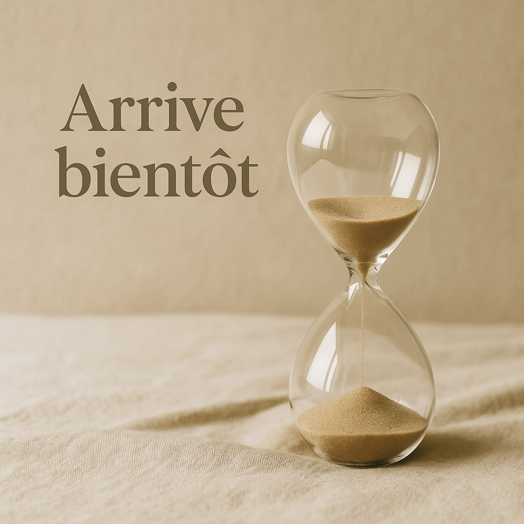 Image de sablier et texte “Arrive bientôt” – illustration d’attente pour contenu ou produit à venir sur le site Naamaa