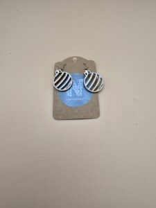 Boucles d’oreilles en bois Boule de Noël – Naamaa