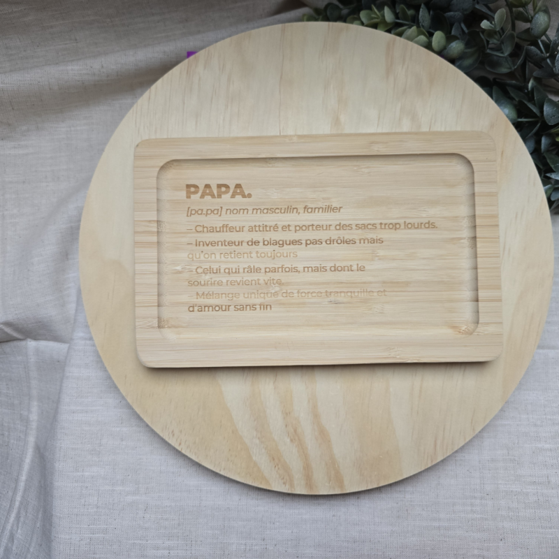 Plateau en bois gravé avec définition Papa – création artisanale Naamaa
