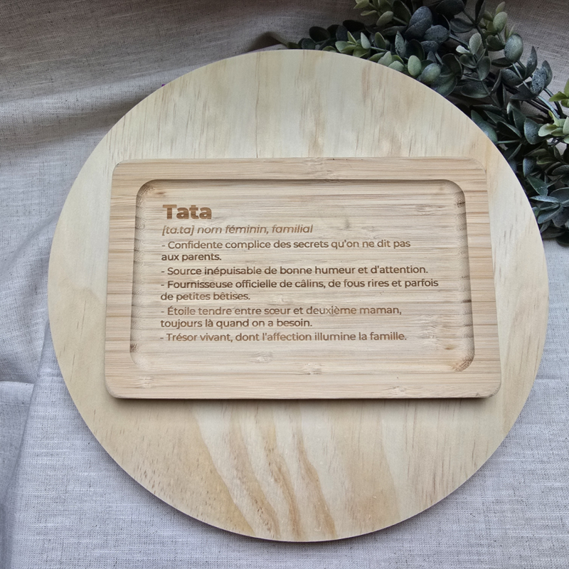 Plateau en bois gravé Tata avec définition – création artisanale Naamaa
