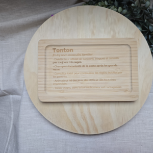 Plateau en bois gravé Tonton avec définition – création artisanale Naamaa